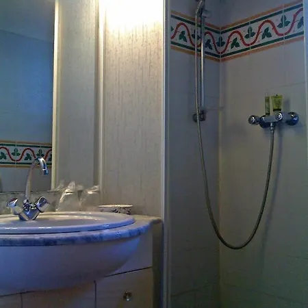 Oda ve Kahvaltı Mas De La Treille 3*